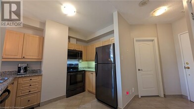 135 James St S in Hamilton, ON - Building Photo - Building Photo