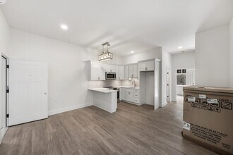 1083 US-9 in Fishkill, NY - Building Photo - Building Photo