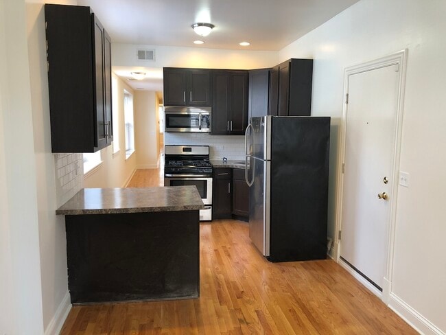4452 N Sheridan Rd, Unit 3
