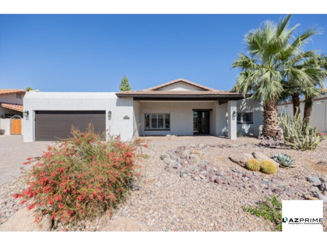 7466 E Windrose Dr in Scottsdale, AZ - Building Photo - Building Photo