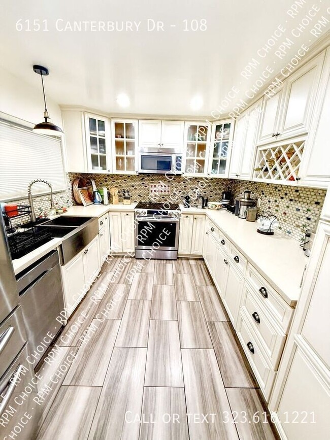 6151 Canterbury Dr in Culver City, CA - Building Photo - Building Photo