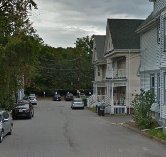 24 Ellington Rd, Unit 3 in Somerville, MA - Building Photo