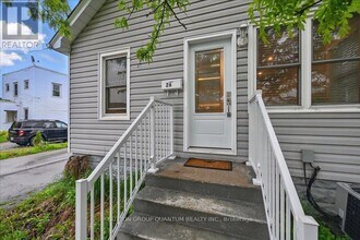 26 Hamilton St in St Catharines, ON - Building Photo - Building Photo