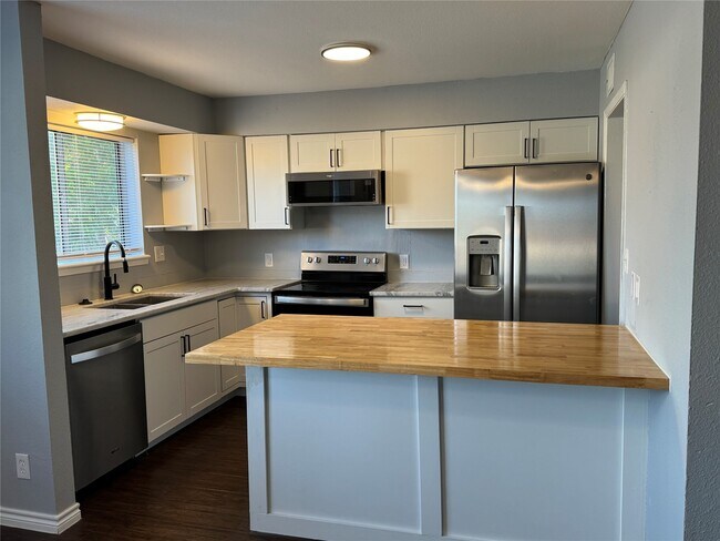 1221 Houston St in Rosenberg, TX - Building Photo - Building Photo