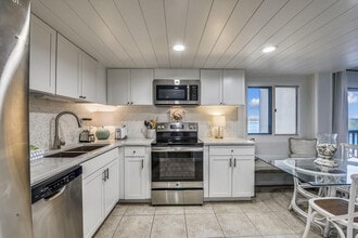 23223 Front Beach Rd in Panama City Beach, FL - Building Photo - Building Photo