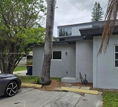 250 SE Park St in Dania Beach, FL - Building Photo - Building Photo