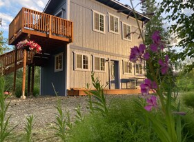 9670 N Palmer Fishhook Rd in Palmer, AK - Building Photo