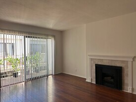 4370 Troost Ave, Unit 202 Studio City in Studio City, CA - Building Photo