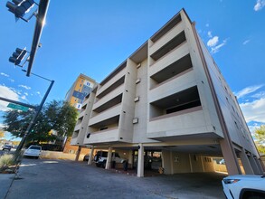 1035 Colorado Blvd, Unit 405 in Denver, CO - Foto de edificio - Building Photo