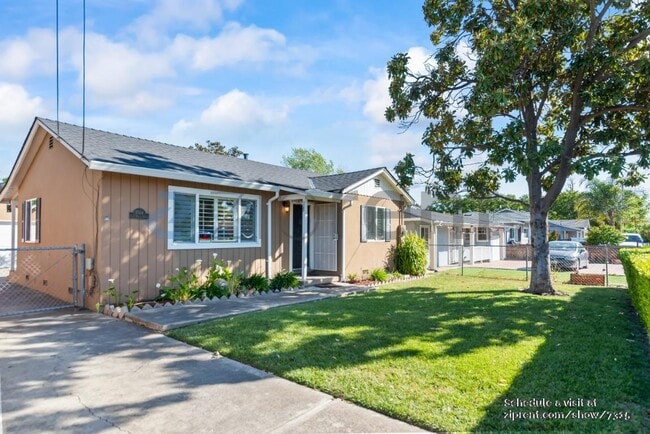3534 E Hills Dr in San Jose, CA - Foto de edificio - Building Photo