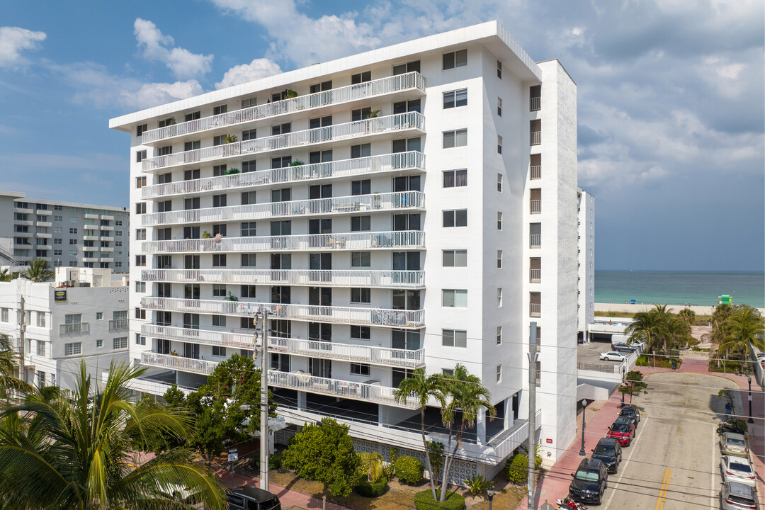 The Presidential in Miami Beach, FL - Building Photo