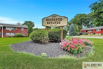 32 Woodedge Ave in Edison, NJ - Building Photo - Building Photo