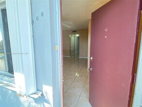 6289 Lear Dr in Atlantis, FL - Foto de edificio - Building Photo