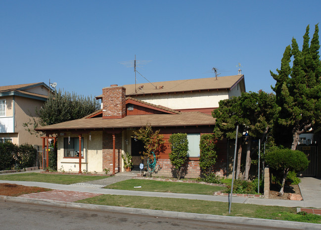 4405 Green Ave in Los Alamitos, CA - Foto de edificio - Building Photo