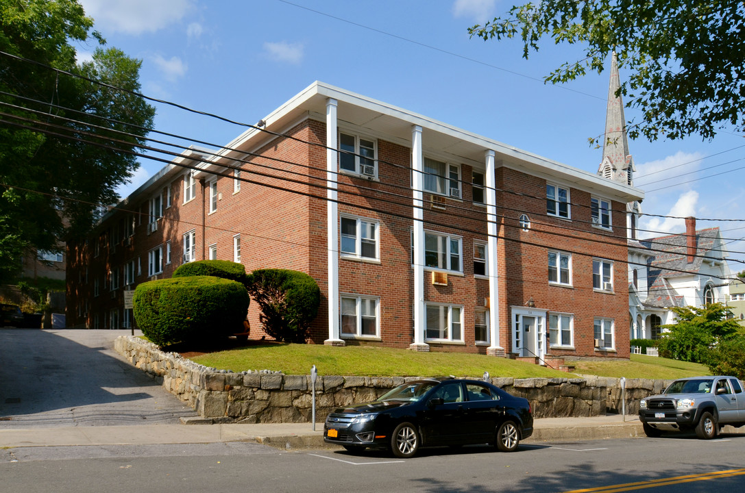 104 Main St in Brewster, NY - Building Photo