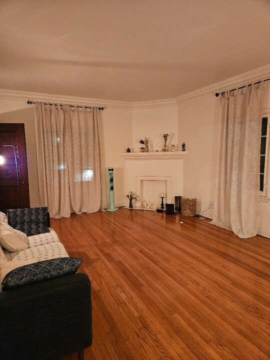 432 Cochran Ave in Los Angeles, CA - Building Photo