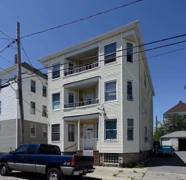 135 Whitman St in New Bedford, MA - Foto de edificio - Building Photo
