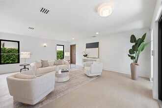 1320 Alhambra Cir in Coral Gables, FL - Building Photo - Building Photo
