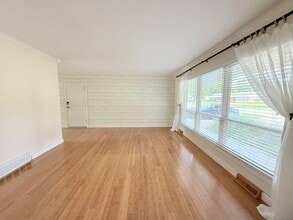 207 Ivanhoe Way in Bloomington, IL - Building Photo - Building Photo