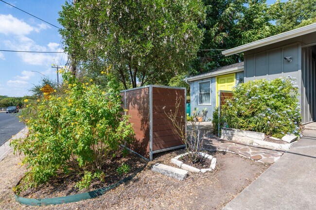 5500 Westminster Dr, Unit B in Austin, TX - Building Photo - Building Photo