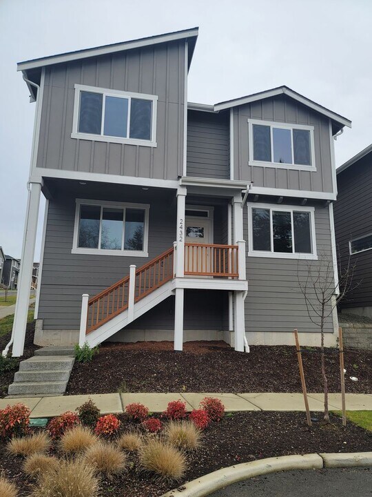 2432 Seringa Ave in Bremerton, WA - Building Photo