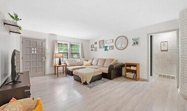 739 S Terrace Dr in Wichita, KS - Building Photo - Building Photo