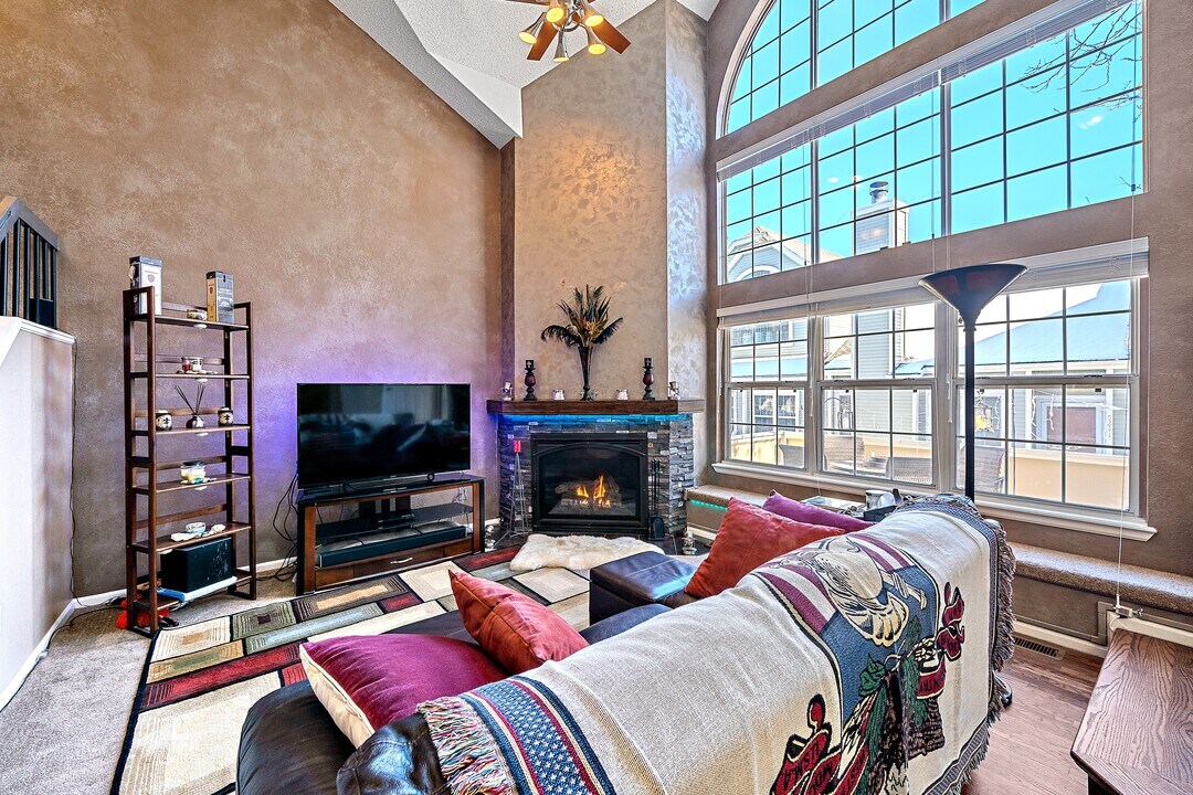 5861 W Atlantic Pl in Lakewood, CO - Foto de edificio