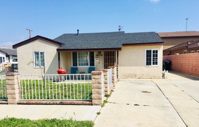 property at 18436 Roslin Ave