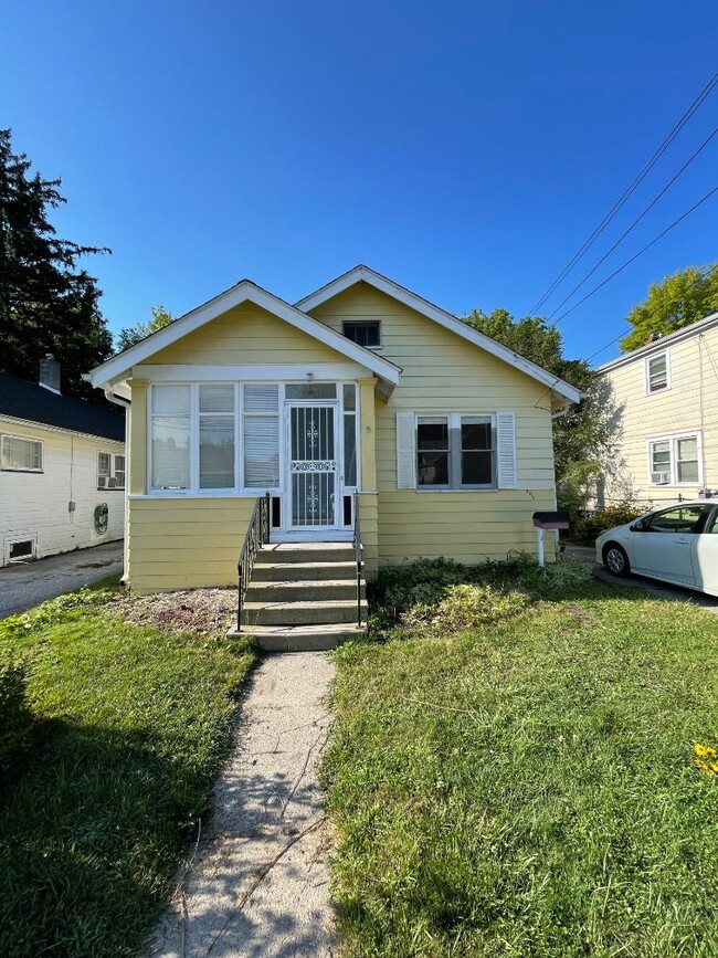 property at 2015 W Genesee Ave