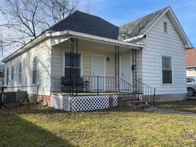 111 N McGee St in Caney, KS - Building Photo