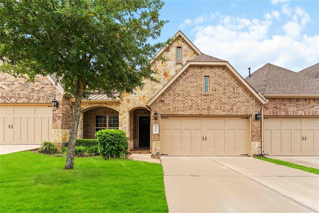 9010 Centennial Dr in Conroe, TX - Building Photo