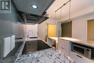 1 Bloor St E in Toronto, ON - Building Photo - Building Photo