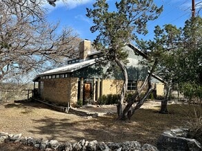 133 Hi Line Dr W in Ingram, TX - Building Photo - Building Photo
