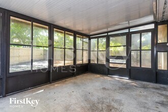 7720 Lauderdale Dr N in Jacksonville, FL - Foto de edificio - Building Photo