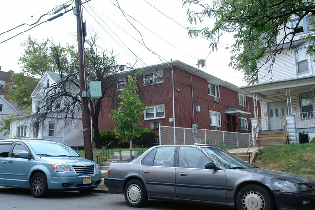 136 Dehart Pl in Elizabeth, NJ - Building Photo - Building Photo