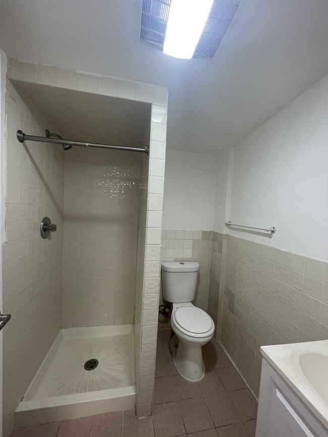 991 Broadway, Unit 1F in Bayonne, NJ - Building Photo - Building Photo