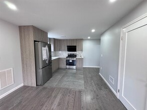 145-39 20th Ave in Queens, NY - Foto de edificio - Building Photo