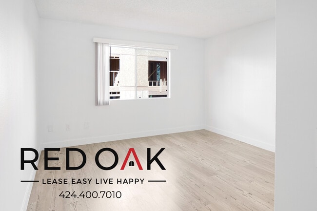 11817 Victory Blvd in Los Angeles, CA - Building Photo - Building Photo