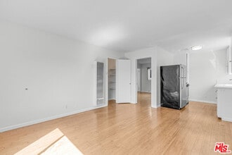 11826 Washington Pl in Los Angeles, CA - Building Photo - Building Photo