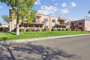 Las Palmas Townhomes in Wickenburg, AZ - Building Photo