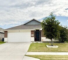 9000 Dameron Dr in Fort Worth, TX - Building Photo