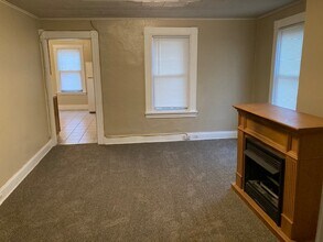 207 Boggs Ave, Unit boggs ave  apt 3 in Pittsburgh, PA - Foto de edificio - Building Photo