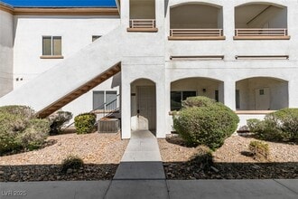 5655 E Sahara Ave in Las Vegas, NV - Building Photo - Building Photo
