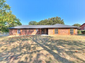103 Clador Dr in Chandler, OK - Building Photo