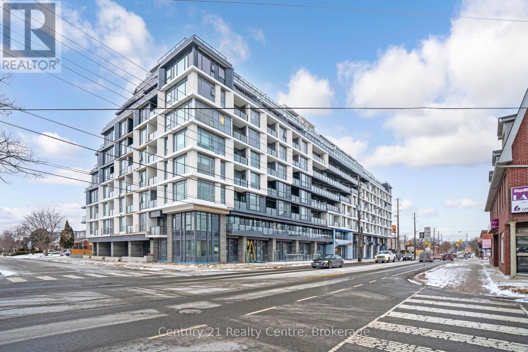 556-556 Marlee Ave in Toronto, ON - Building Photo