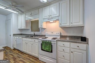 1061 Cone Rd in Forest Park, GA - Building Photo - Building Photo