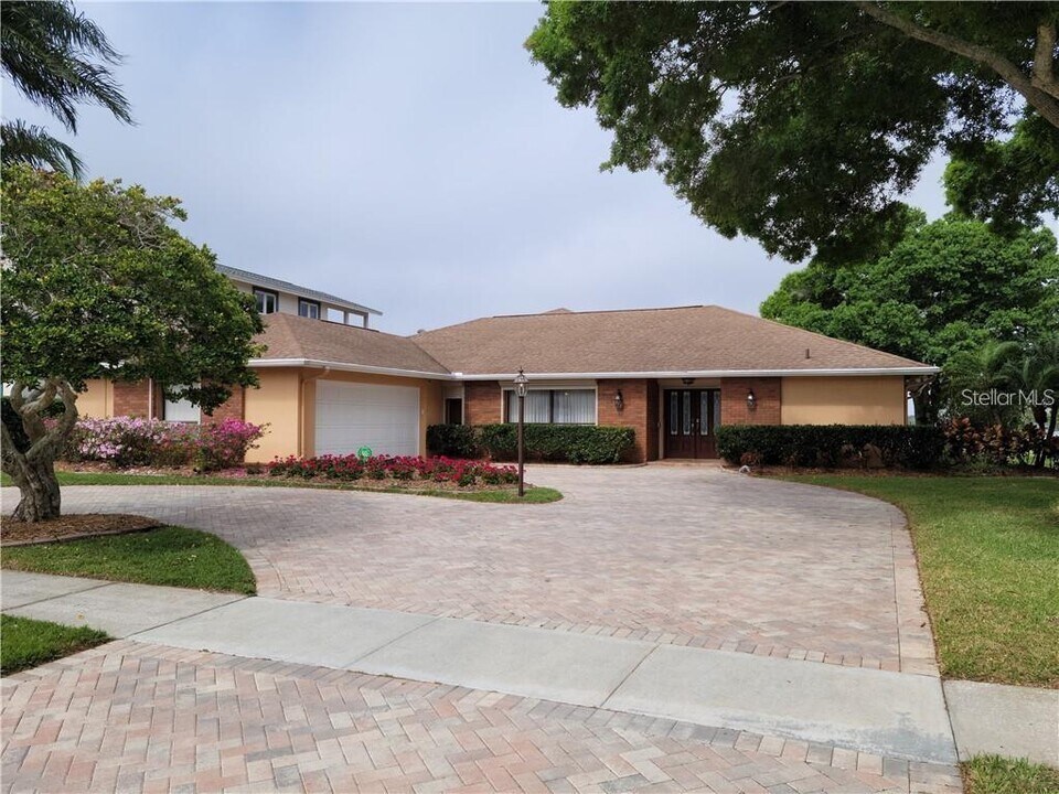 11314 Harborside Dr in Largo, FL - Building Photo