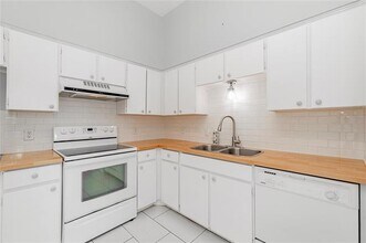 10438 High Hollows Dr in Dallas, TX - Building Photo - Building Photo