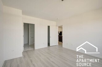 1540 W Glenlake Ave, Unit 5B in Chicago, IL - Building Photo - Building Photo