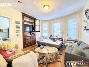 30 Fordham Rd, Unit 2 in Boston, MA - Foto de edificio - Building Photo